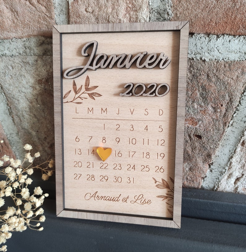 Cadre en bois personnalisé couple Saint Valentin Calendrier date anniversaire de rencontre, mariage prénom Cadeau de mariage image 3