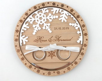 Porte alliance en bois flocon, mariage en hiver