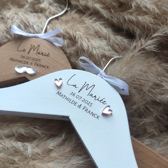 Houten bruiloft kleerhanger. Laser gegraveerde bruids hangers. bruiloft