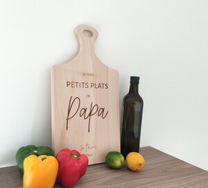 Planche à Découper Bambou Personnalisée – Gravure « Le Meilleur Apéro C’est Chez Parrain ! » – 25 X 30 Cm – Cadeau Original Noël, Baptême