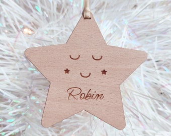 Personalisierte Weihnachtskugel aus Holz - Mein kleiner Stern - Vorname mit Gravur