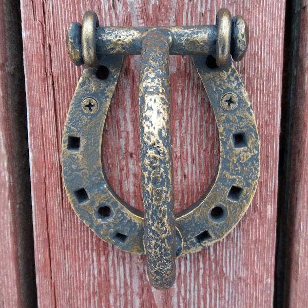 Rustique Horseshoe Door knocker avec son antique Forged door knocker gates knocker forged gift Symbol ho luck Rustic forged décor Horse