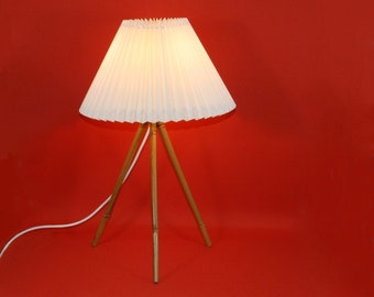 Lampe de table unique trépied lumineux trépied blanc marron bambou plissé pince abat-jour couloir vintage upcycling
