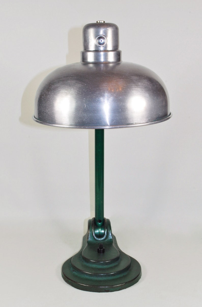 40er Jahre Bauhaus Tischlampe Leuchte Büro Werkstatt Metall Aluminium Hala grün schlicht vintage Bild 4