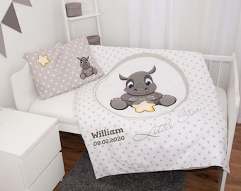 Nashorn Baby Bettwäsche mit Namen bestickt 100x135cm - Geschenk zur Geburt  Geburtstag oder Taufe - hochwertig bestickt