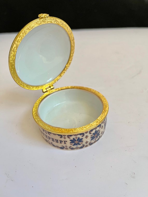 Vintage Gorgeous Porcelain Trinket Jewelry Box - image 8