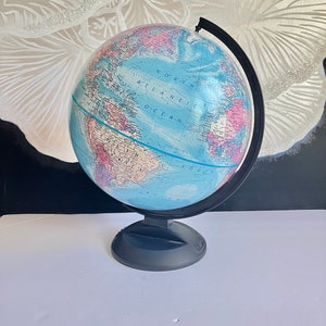 Large Globe Globemaster Legend