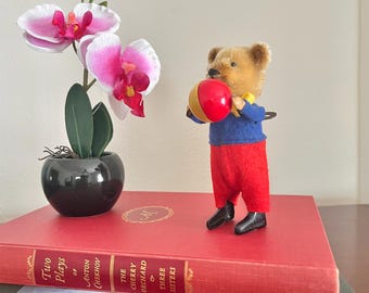 Schuco No. 964 Mechanical Wind Up Toy Bear, Vintage German 1950s