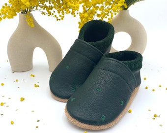 Children's slippers made of leather in forest green star embroidery emerald green, crawling shoes for babies and children