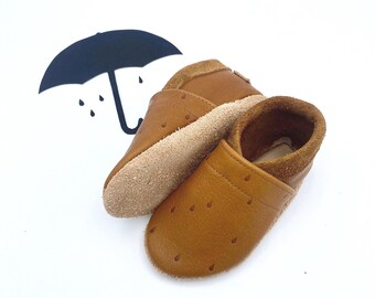 Handcrafted leather shoes with a teardrop design – vegetable-tanned leather – 22 color options – personalization possible