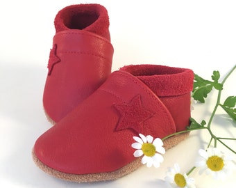 Krabbelschuhe für Kinder aus  Leder in Uni Rot mit Stern, Hausschuhe für Babys und Kinder, Geburtsgeschenk