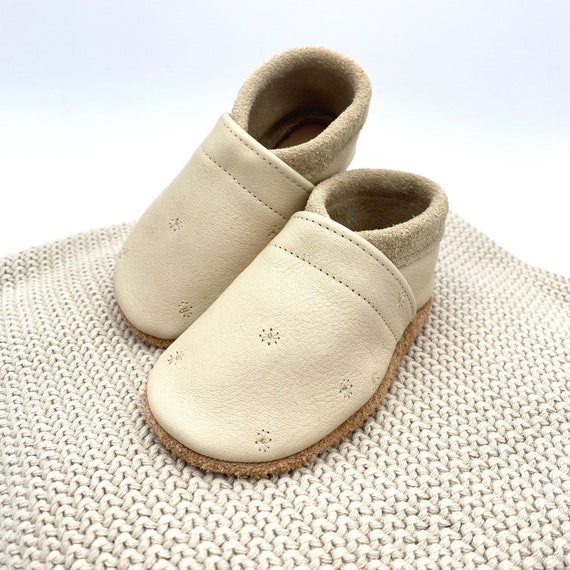 Walnut-colored leather baby shoes – tone-on-tone star embroidery,  customizable, Mon children's slippers
