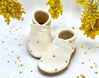 Crawling shoes made of leather in cream embroidered with yellow stars, baby christening shoes, children's slippers