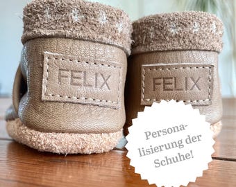 Personalisierung durch Prägung von Namen oder Wörtern, kombinierbar mit Mon Schuhen, personalisierte Namensprägung, Handprägung