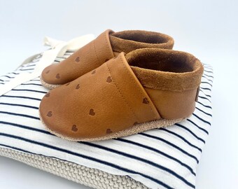 Leather crawling shoes, embossed with hearts and lettering, children's slippers, handmade and customizable