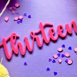 Laser Cut Acryl Happy Birthday Dreizehn 13 Cake Topper Seite des Kuchens - Kuchen Stick oder Ohne Kuchen Charm Dreizehn Kuchen Charm Teenager