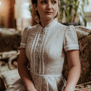 STELLA twigs on beige, cotton dress with lace,dress with a stand-up collar, short sleeves, retro dress, inspired by the fashion of the 40s. zdjęcie 9