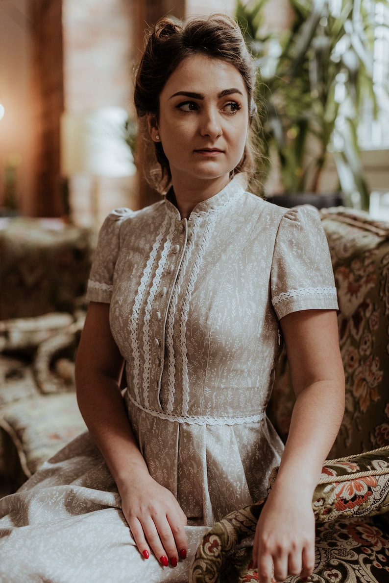 STELLA twigs on beige, cotton dress with lace,dress with a stand-up collar, short sleeves, retro dress, inspired by the fashion of the 40s. zdjęcie 9