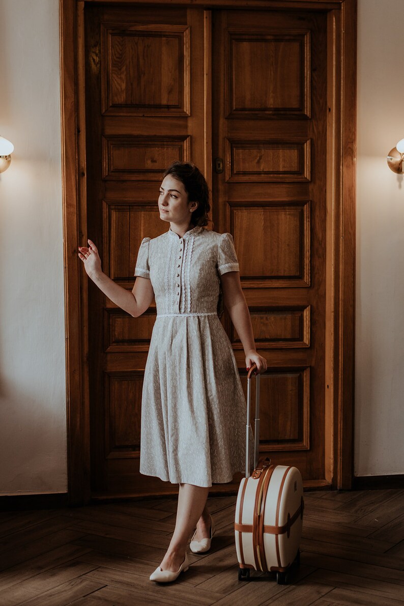 STELLA twigs on beige, cotton dress with lace,dress with a stand-up collar, short sleeves, retro dress, inspired by the fashion of the 40s. zdjęcie 5