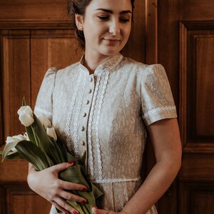 STELLA twigs on beige, cotton dress with lace,dress with a stand-up collar, short sleeves, retro dress, inspired by the fashion of the 40s. zdjęcie 4