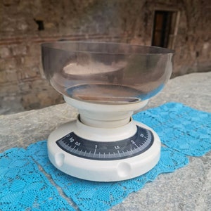 1970&#39;s vintage kitchen scale, space age 1970&#39;s kitchen scale