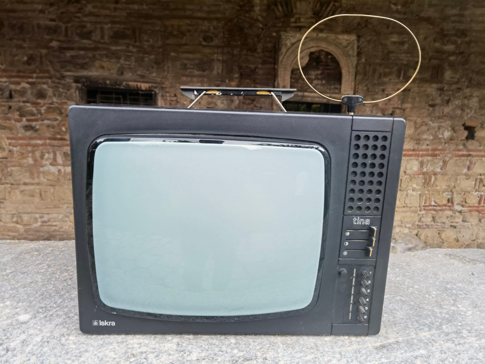 Vintage Small Roadstar TV / Portable TV / Small Tv / Roadstar Tv / Black  And White TV / Plastic TV / Retro Tv / Camping Tv / Mini TV / Japon / 90s -   France