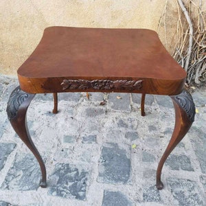 Antieke handgesneden houten salontafel, Ottomaanse leeftijd, XIX eeuw handgesneden tafel