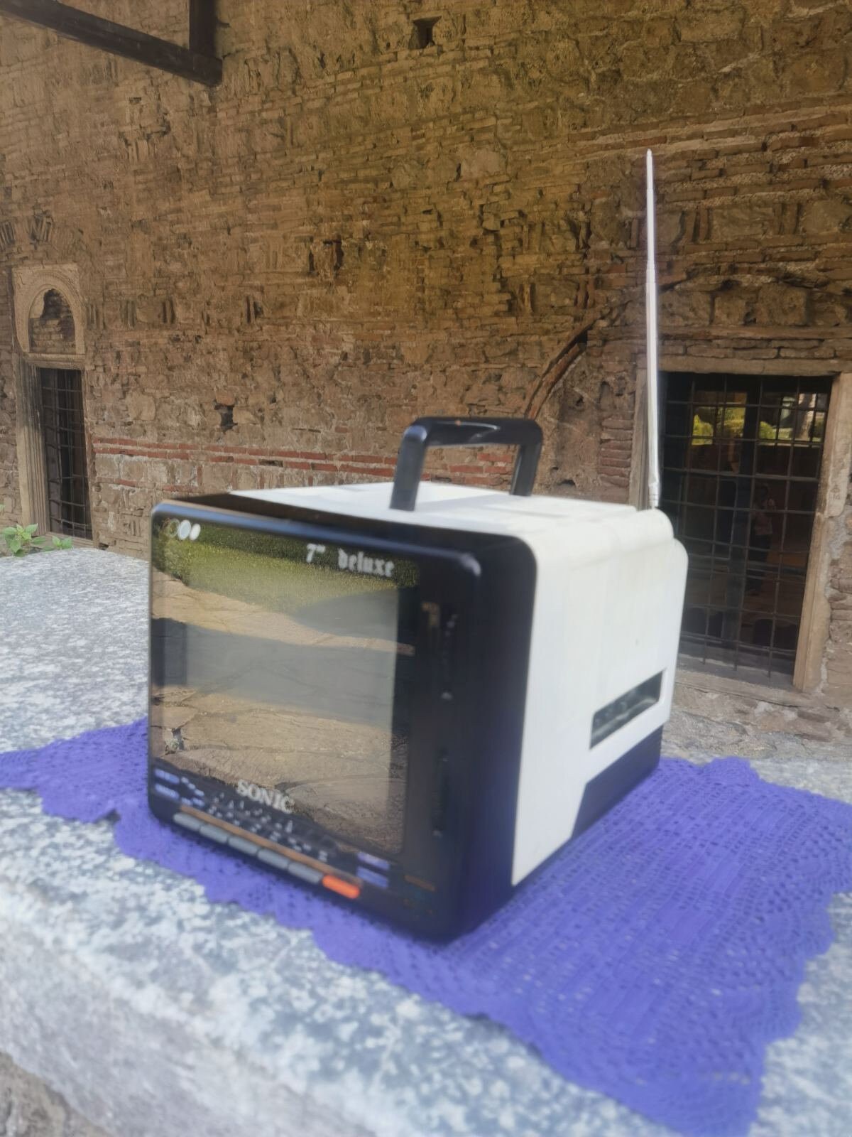 Sonic De Luxe Portable TV, Vintage Mini Portable Television and Radio ...