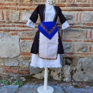 Ethnokostüm für Mädchen aus der Region Mariovo bis Kavadarci