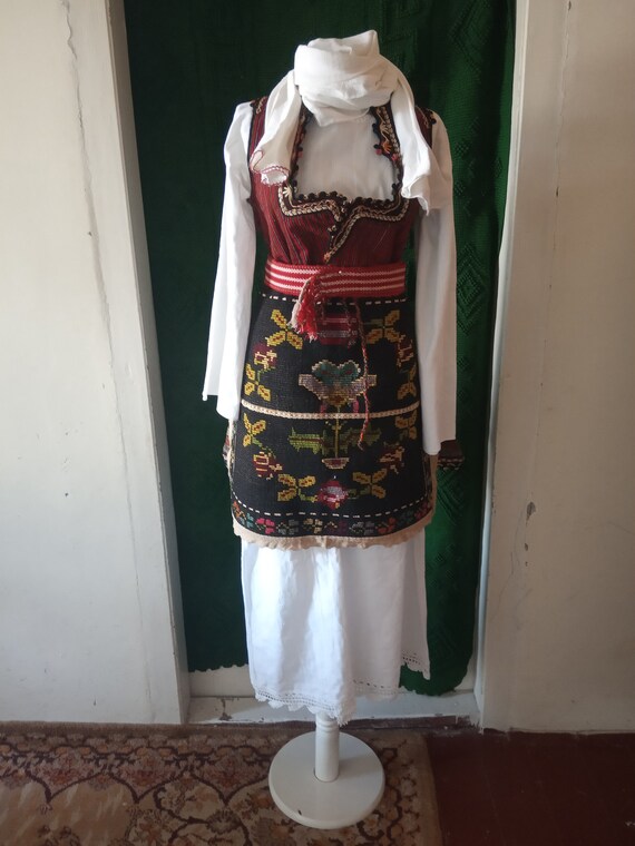 Ethnic Antique Women costume. Antique Folklore Cos