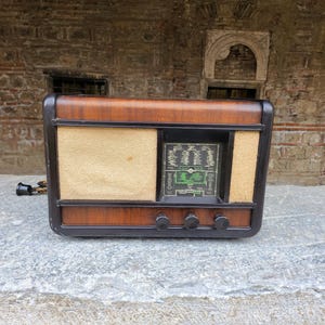 Atlantic Paris radio model 2A2-29, 0940s wood and bakelite radio, collectible radio