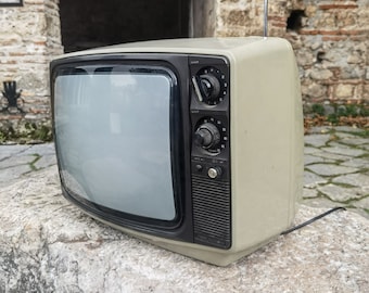 Sanyo CTP 3243 mini portable TV, retro clasic black and white screen TV