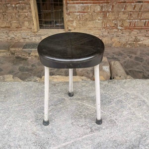 Dentist tripod stool, vintage 1950&#39;s dentist metal stool