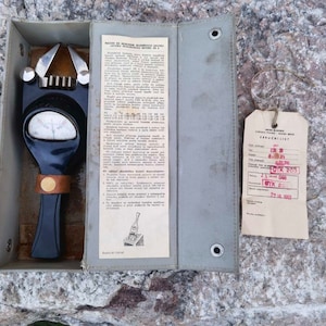 Metra Blansko Voltmeter, 1968 vintage bakelite voltmeter tester, battery voltmeter tester