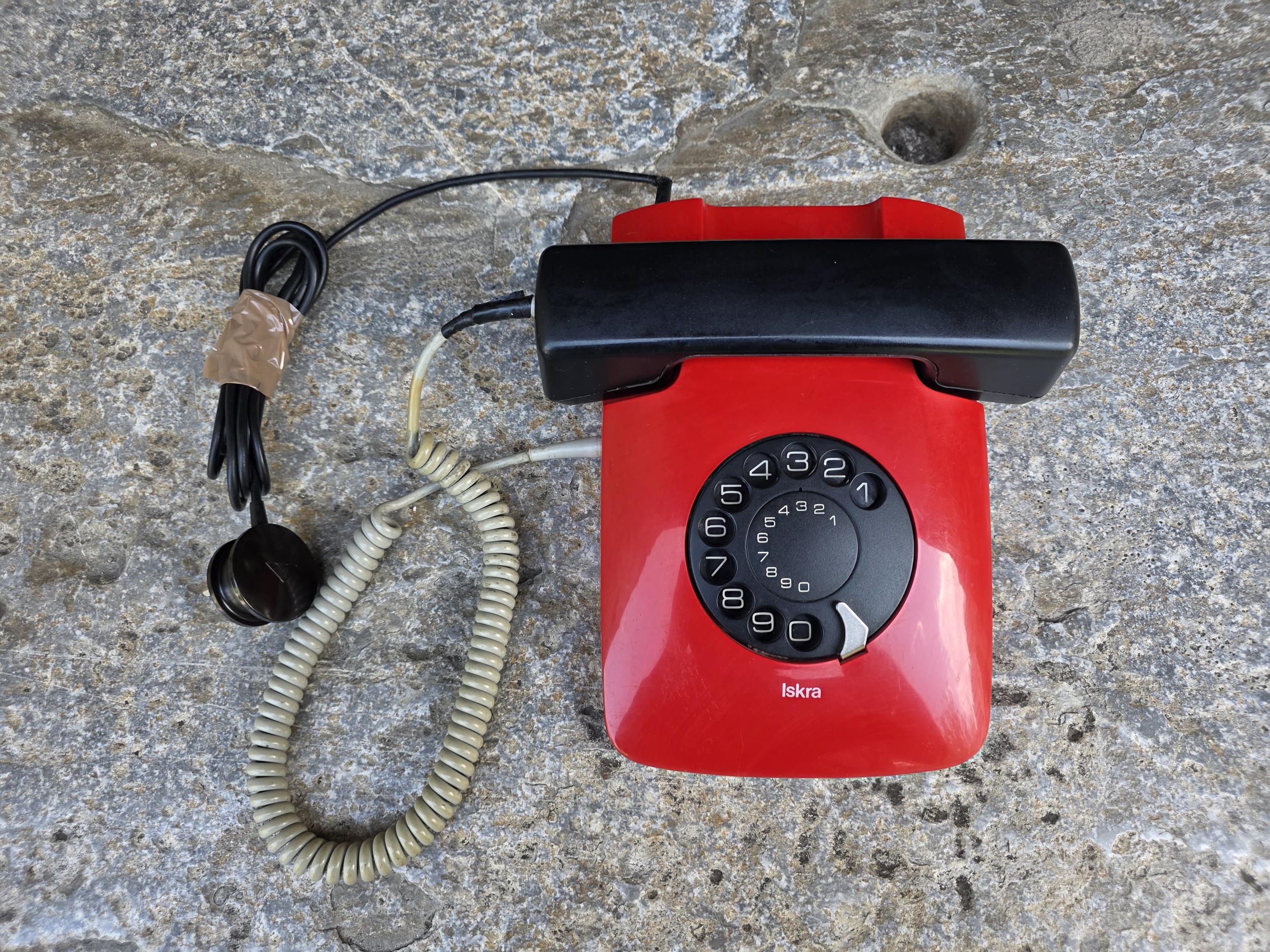 ISKRA レトロ電話機 ぶーやん。さん専用】iskra 電話機(アンティーク) ISKRA レトロ
