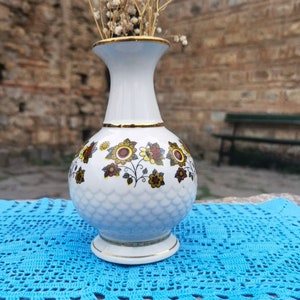 Vaso de porcelana retrô de mesa, vaso de porcelana vintage dos anos 1960 feito em Zajecar