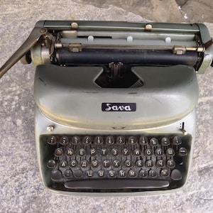 Tops Sava typewriter, vintage 1970s portable manual typewriter, Macedonian Cyrillic alphabet