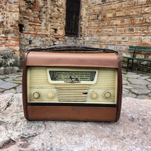 Orion BR 701 vintage radio, mid century Orion radio receiver with original leather case