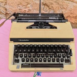 Typewriter Gabriele 10 Triumph with a case, vintage analog typewriter