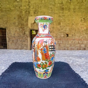 Chinese porcelain vase, vintage China porcelain colorful vase, decorative China vase