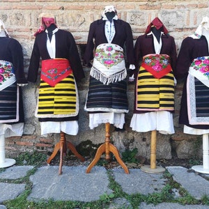 Set von fünf Ethnischen Kostümen aus Ohrid, Kichevija und Debarca Region