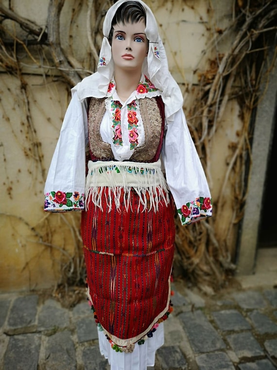 Old ethnic costume, women's ethnic costume from St