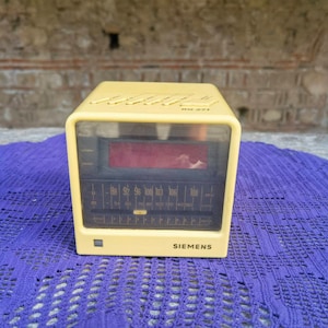 Siemens RG 271 radio alarm clock, vintage space age Siemens radio alarm clock