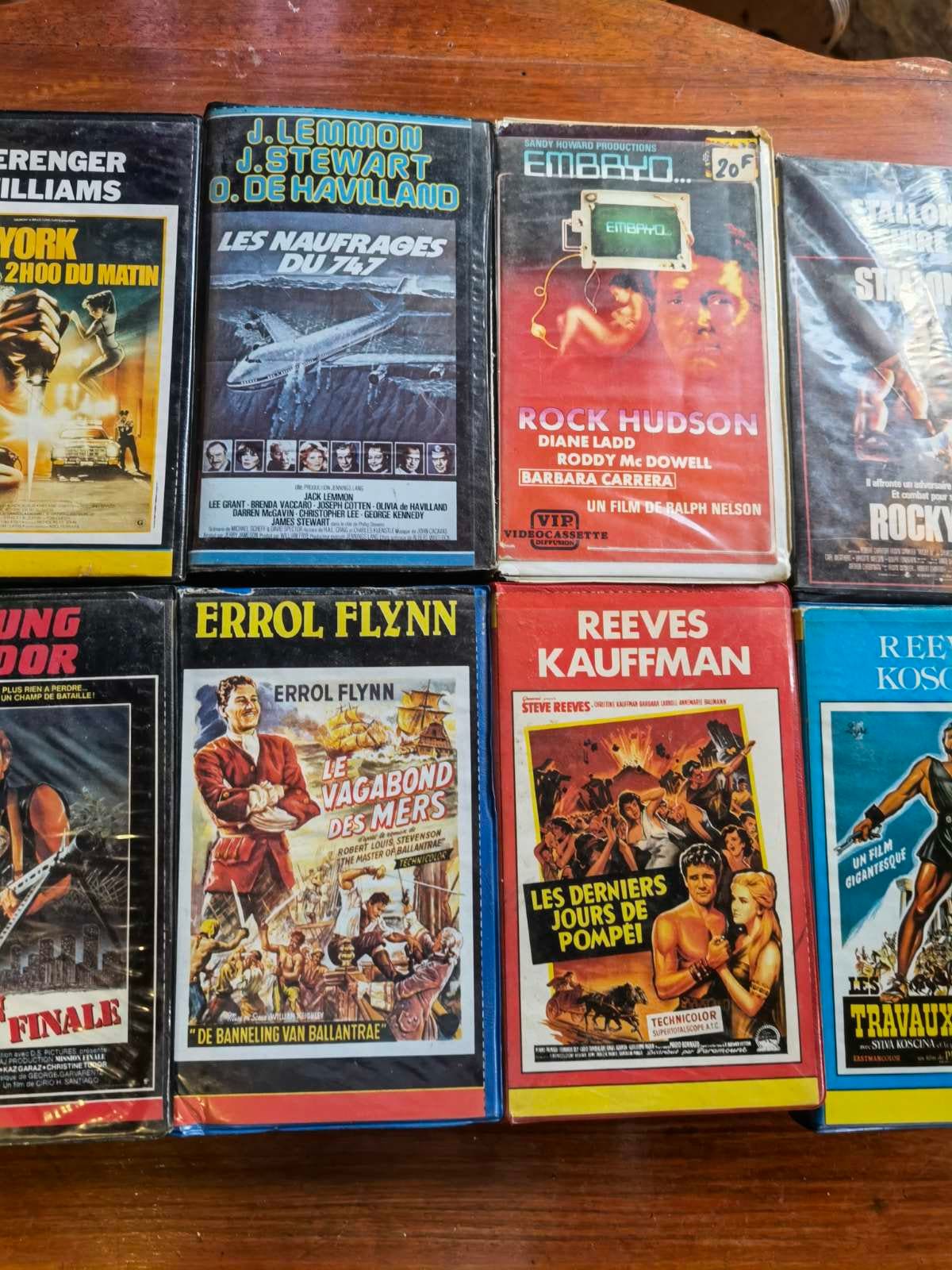 Lot of 35 VHS Cassette Tapes, Westerns, Horrors, Action