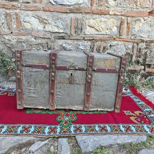 Antique wooden trunk, decorative authentic wooden trunk, early XX century cloth storage trunk