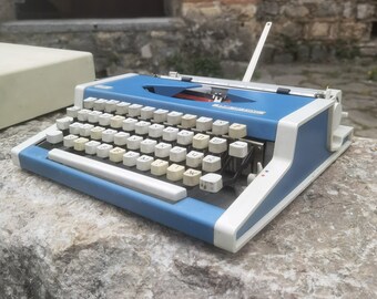 Blue typewriter, Cyrillic Macedonian Unis tbm Deluxe portable manual typewriter