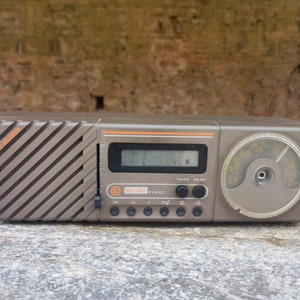 Vintage radio receiver, EI nis RS- 301 kvarc radio receiver