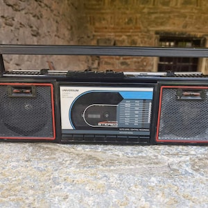Universum Radio Kassettenspieler, Universum CRT 3076 Stereo-Radiorecorder