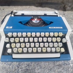 Unis TBM Deluxe Cyrillic typewriter, vintage portable manual blue typewriter, Macedonian Cyrillic font