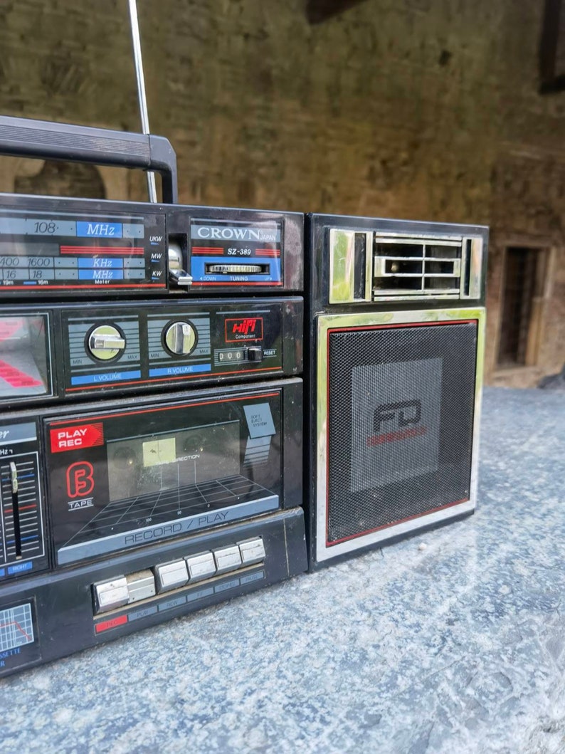 Crown SZ389 Boombox, Late 80's Portable Cassette Recorder/player